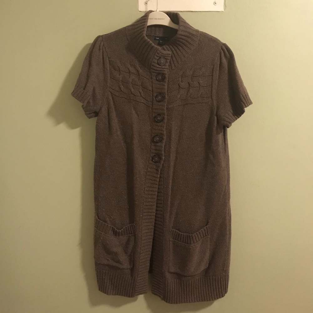 Gap, brown short-sleeved sweater.